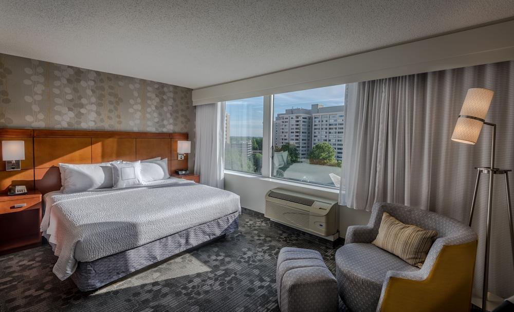 Courtyard By Marriott Bethesda Chevy Chase Hotel Екстериор снимка