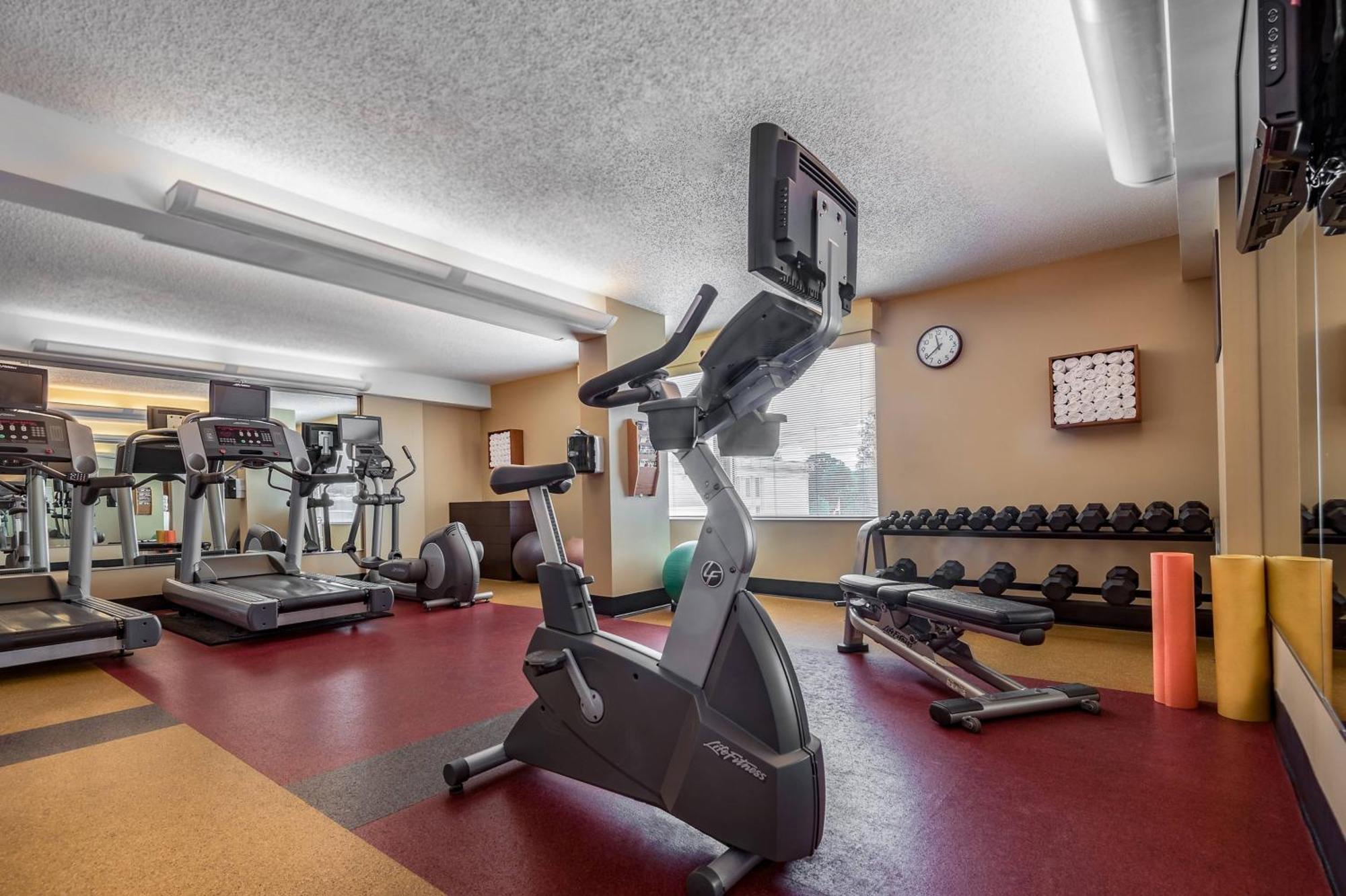 Courtyard By Marriott Bethesda Chevy Chase Hotel Екстериор снимка