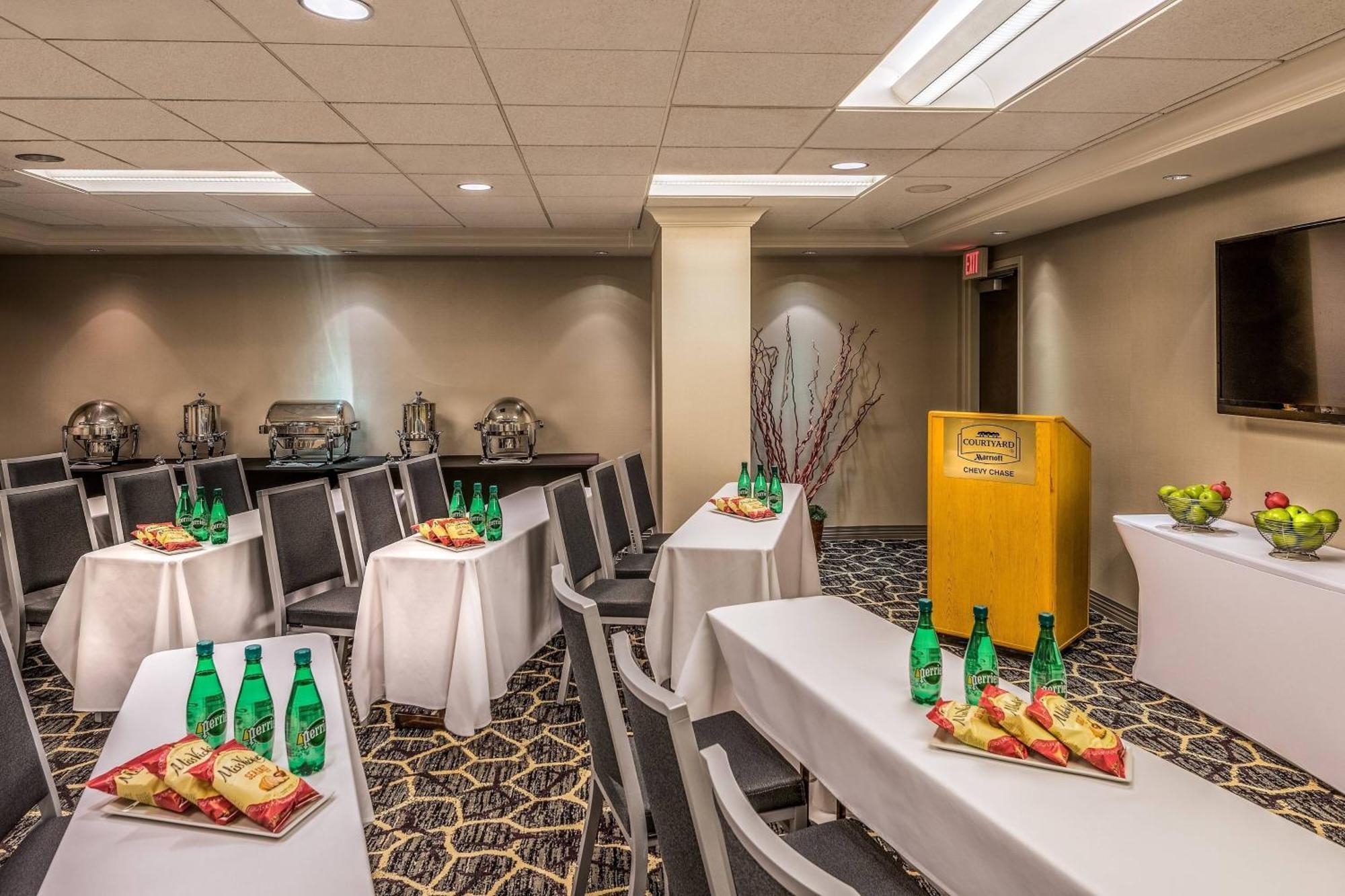 Courtyard By Marriott Bethesda Chevy Chase Hotel Екстериор снимка