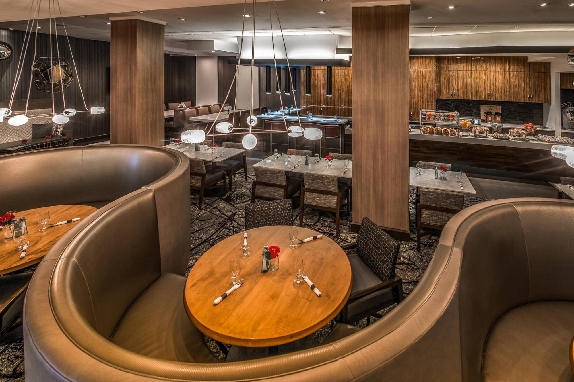 Courtyard By Marriott Bethesda Chevy Chase Hotel Екстериор снимка