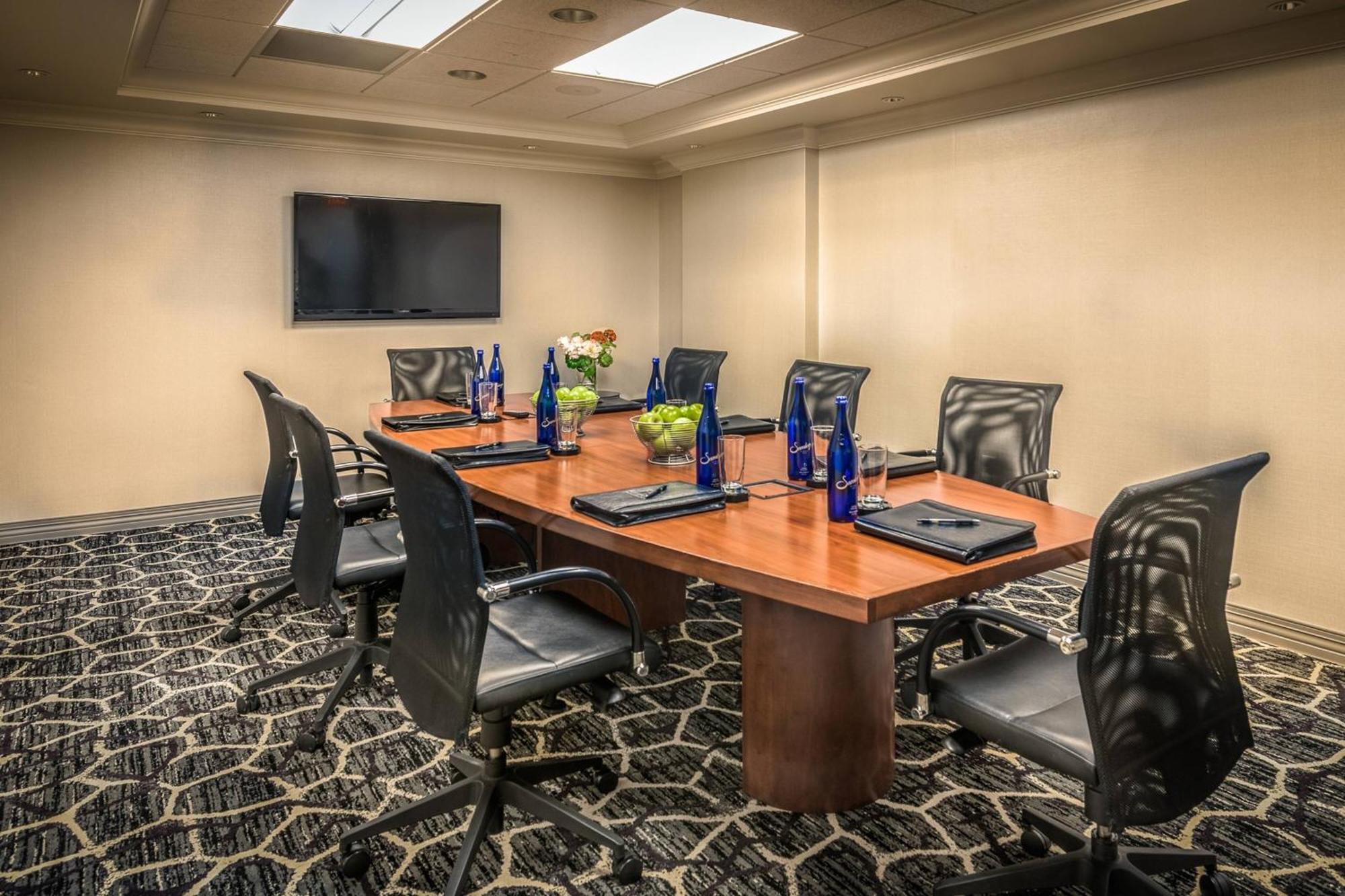 Courtyard By Marriott Bethesda Chevy Chase Hotel Екстериор снимка