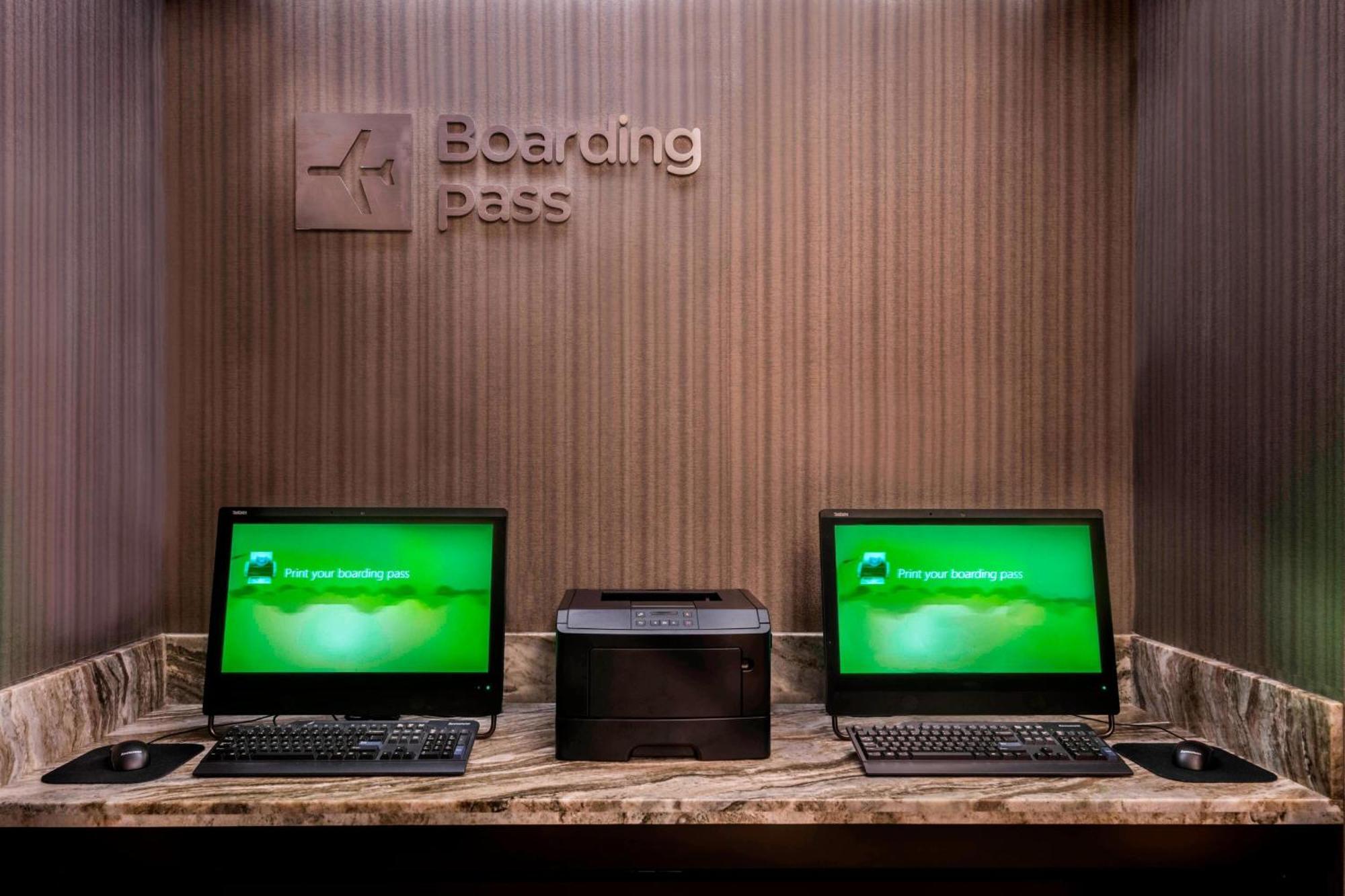 Courtyard By Marriott Bethesda Chevy Chase Hotel Екстериор снимка