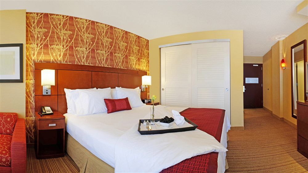 Courtyard By Marriott Bethesda Chevy Chase Hotel Екстериор снимка