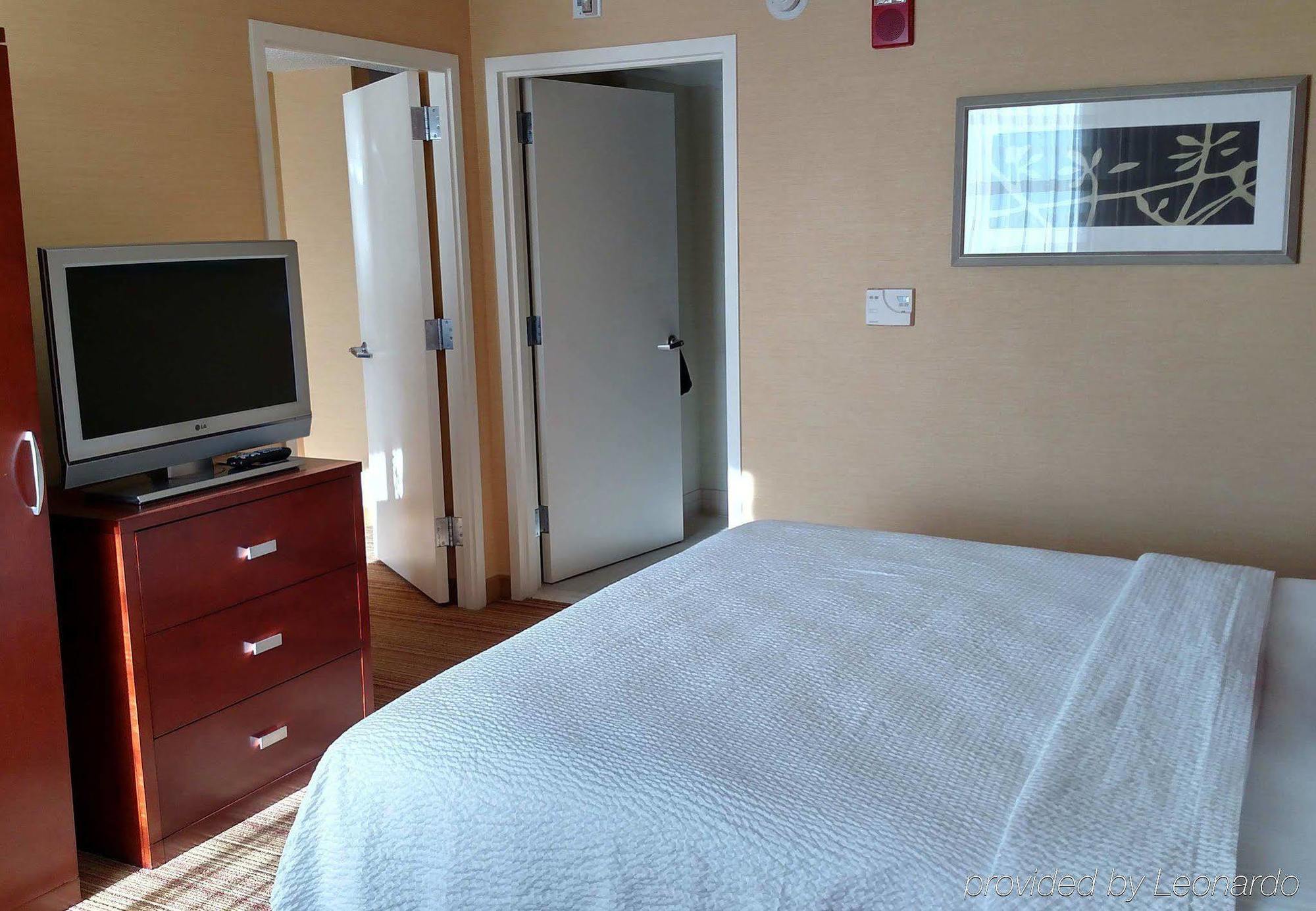 Courtyard By Marriott Bethesda Chevy Chase Hotel Екстериор снимка