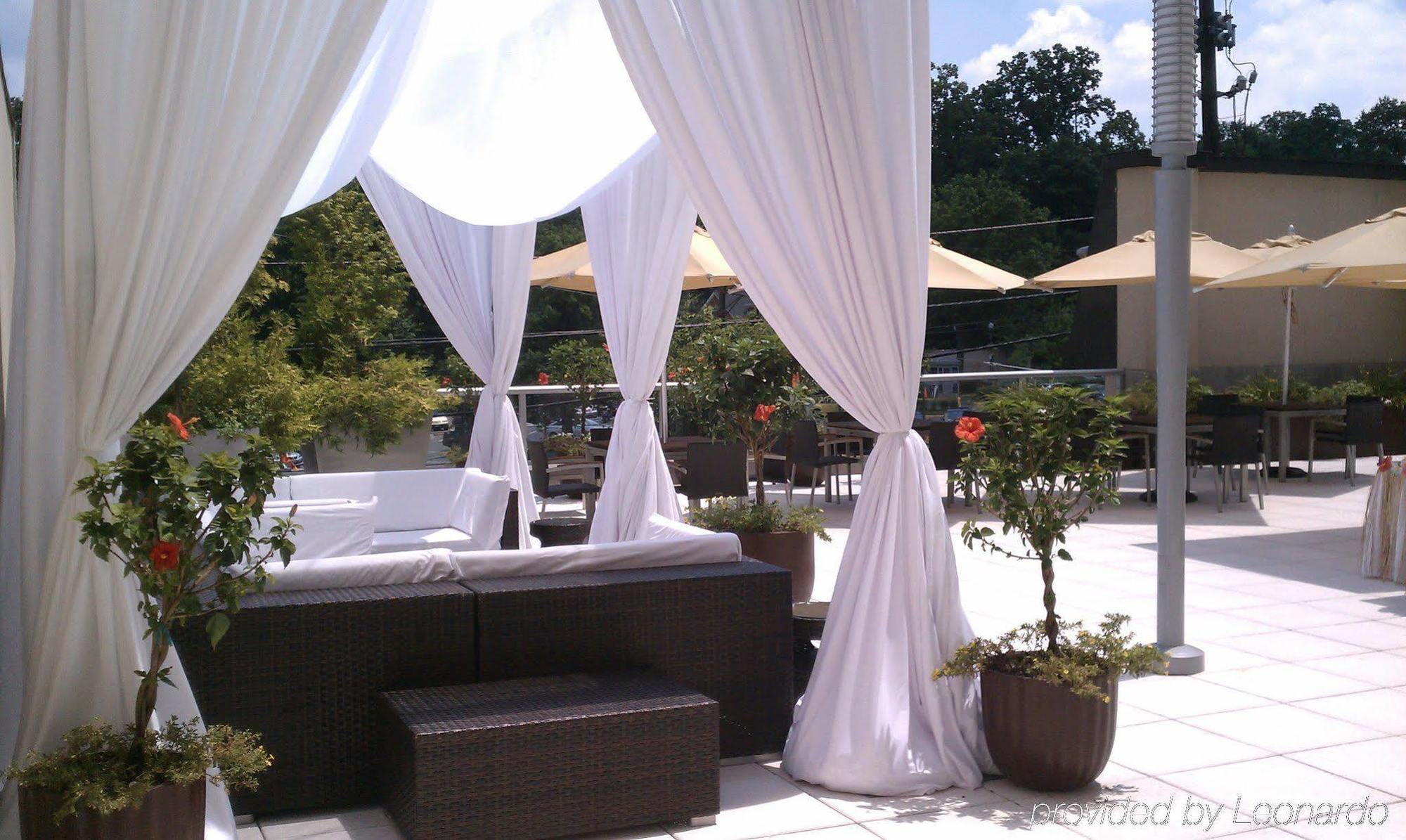 Courtyard By Marriott Bethesda Chevy Chase Hotel Екстериор снимка