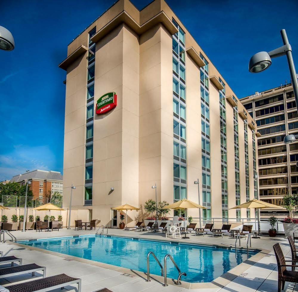 Courtyard By Marriott Bethesda Chevy Chase Hotel Екстериор снимка