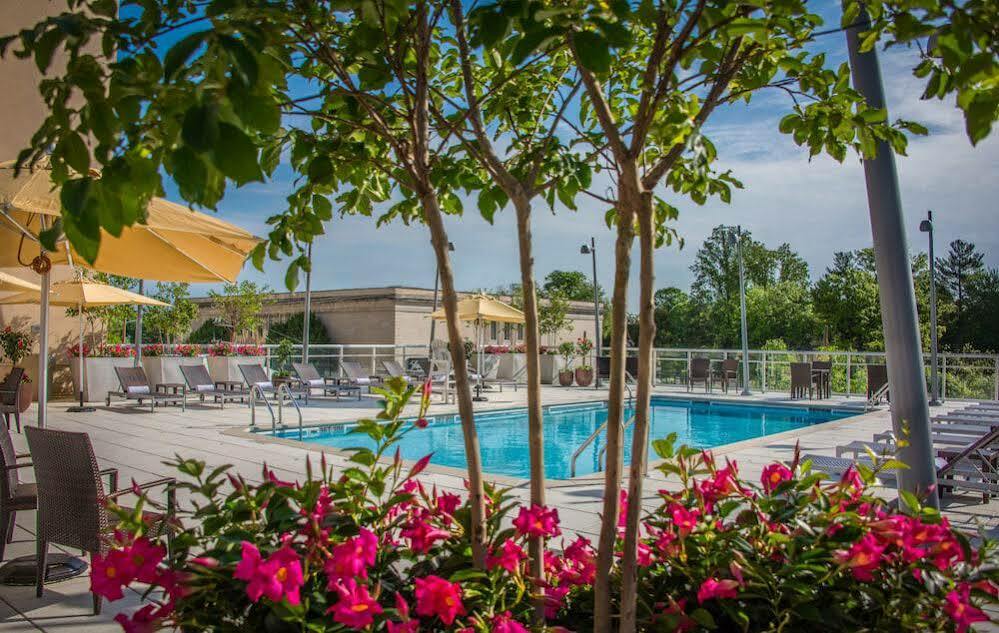 Courtyard By Marriott Bethesda Chevy Chase Hotel Екстериор снимка